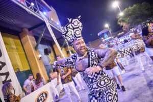 Daniel Zarmanno aposta na potência dos tambores em apresentação na Cidade do Samba