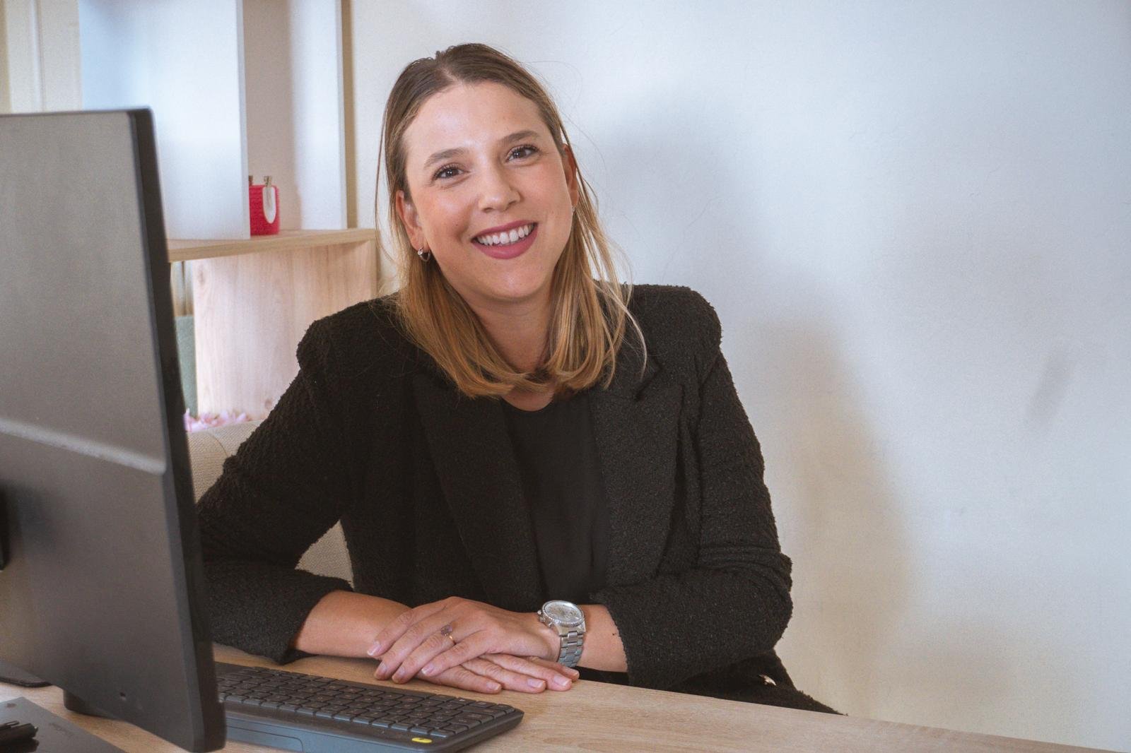 Bianca Paola Amorim: técnica e experiência internacional a serviço da hospitalidade moderna Bianca Paola Amorim: técnica e experiência internacional a serviço da hospitalidade moderna