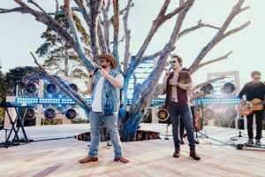 Em alta com “Dois Gumes”, Felipe & Rodrigo lançam primeiro EP de “Velhos Hábitos”