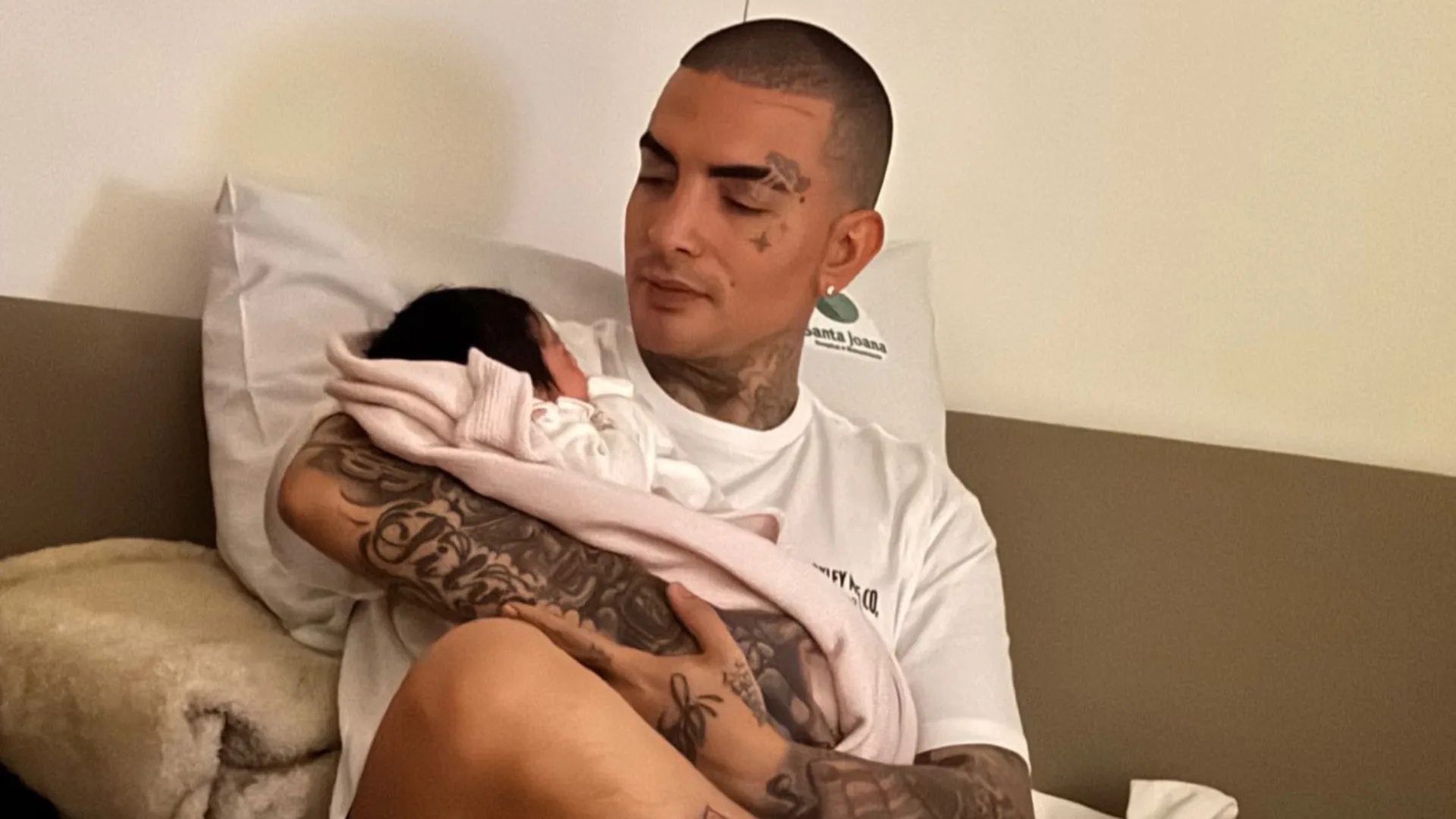 Nasce Yarin, primeira filha de MC Guimê e Fernanda Stroschein, e casal celebra chegada da bebê 7 MC Guimê anuncia nascimento da primeira filha, Yarin