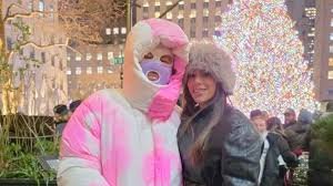 Neymar se disfarça para passear em NY com Bruna Biancardi