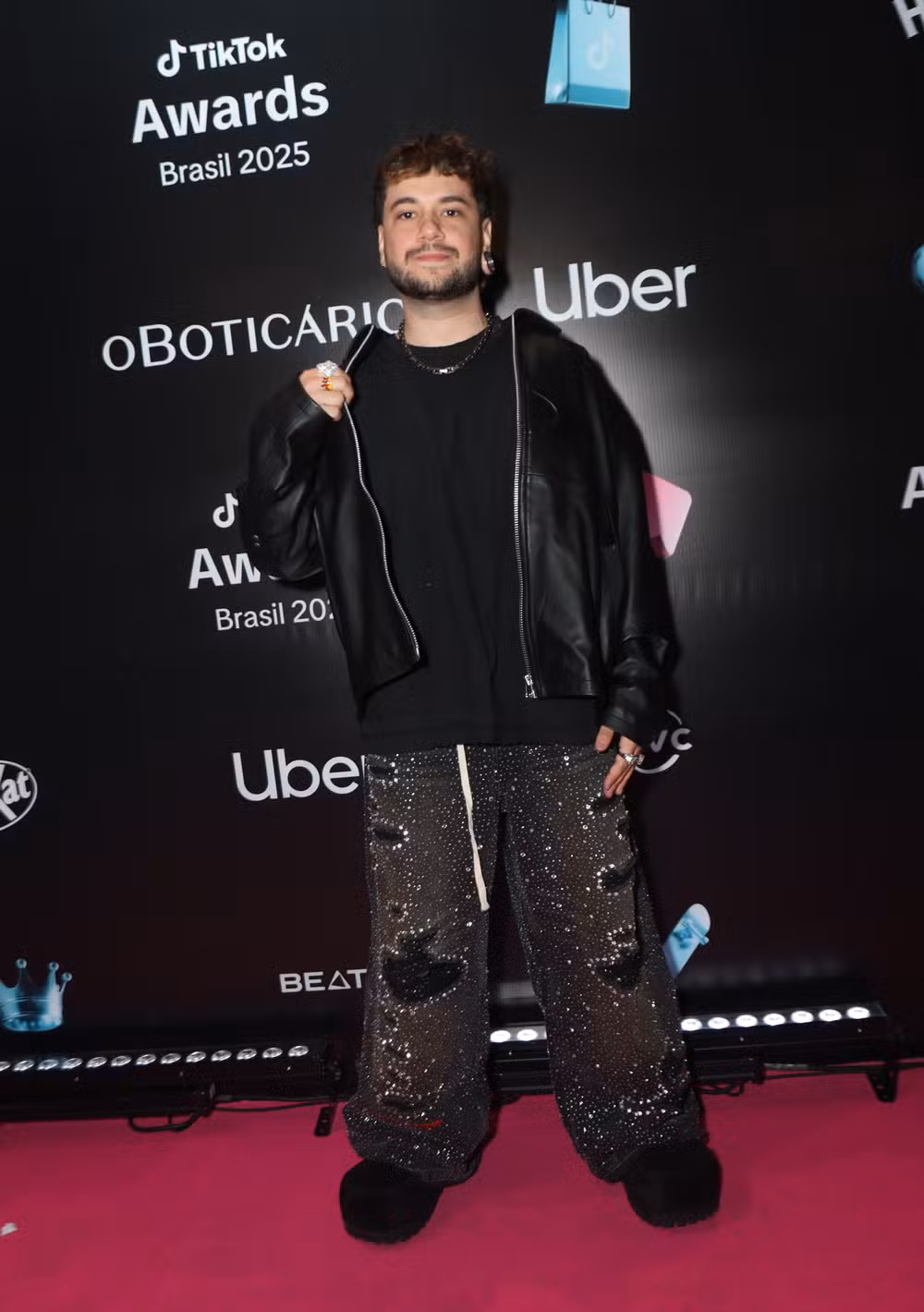 TikTok Awards 2025: influenciadores desfilam looks marcantes na premiação em São Paulo