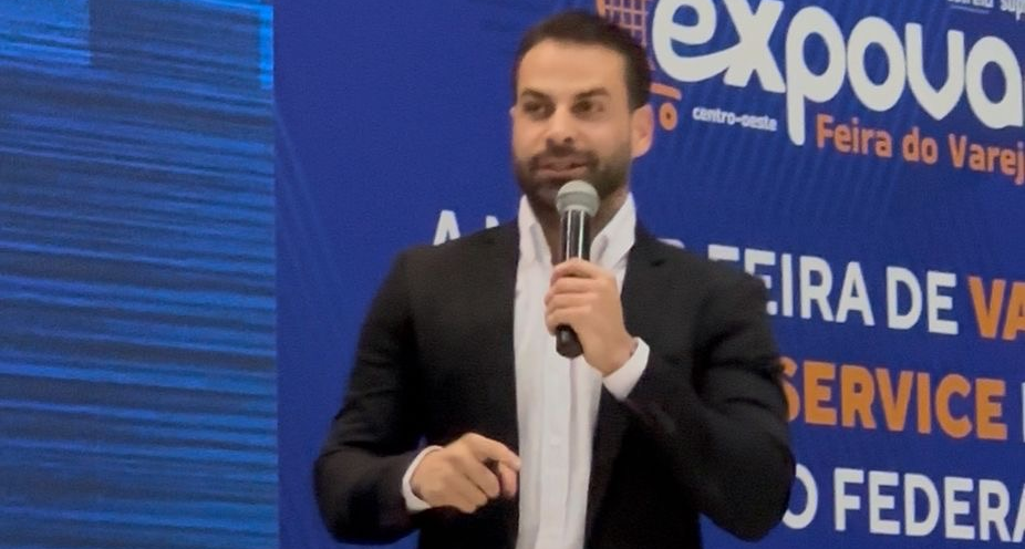 De R$8 milhões em dívidas a referência no varejo: Gilson Lopes transforma crise em método de lucro De R$8 milhões em dívidas a referência no varejo: Gilson Lopes transforma crise em método de lucro
