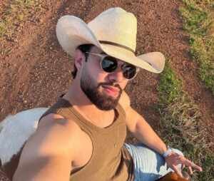 Agroboy apaixonado por dança: goiano Paulo Augusto conquista vaga no BBB 26