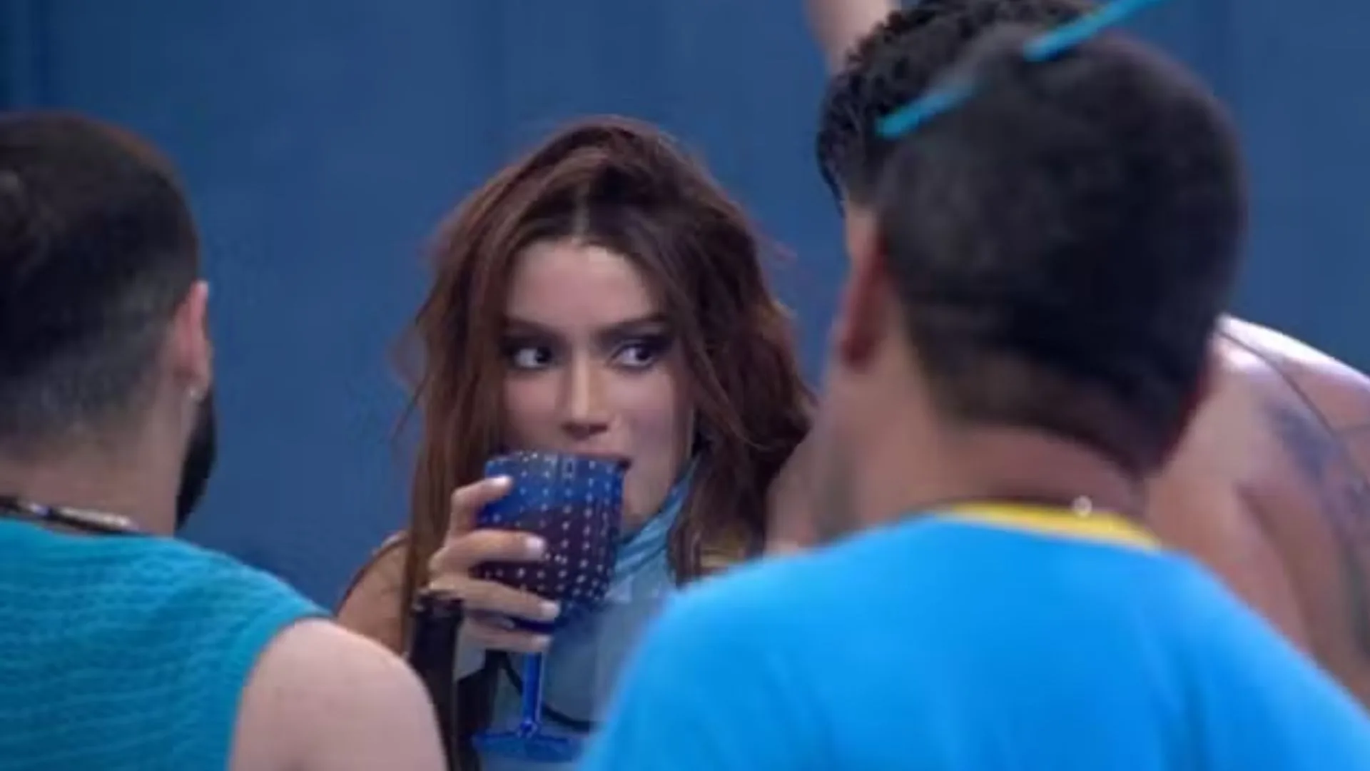 Anitta repreende Pedro por drink “babado” e momento viraliza no BBB 26 24 Anitta adverte Pedro após brother beber drink que fez para ela