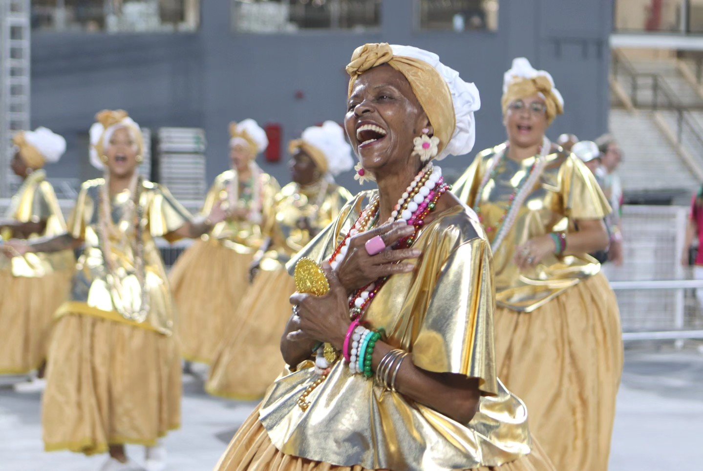 Com enredo Oro Mi Maió Oxum Barroca Zona Sul leva fé, beleza e ancestralidade ao Anhembi