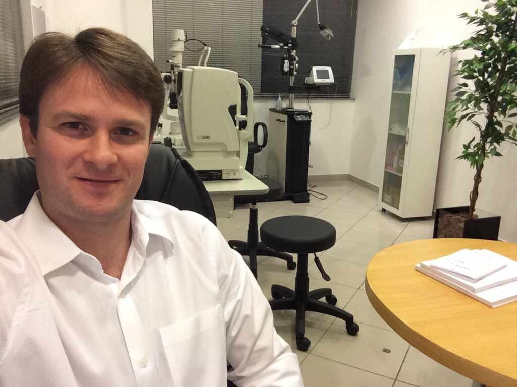 Cirurgia de Catarata: tecnologia, segurança e o momento certo de operar 26 Corpo do texto Dr. Daniel Kamlot