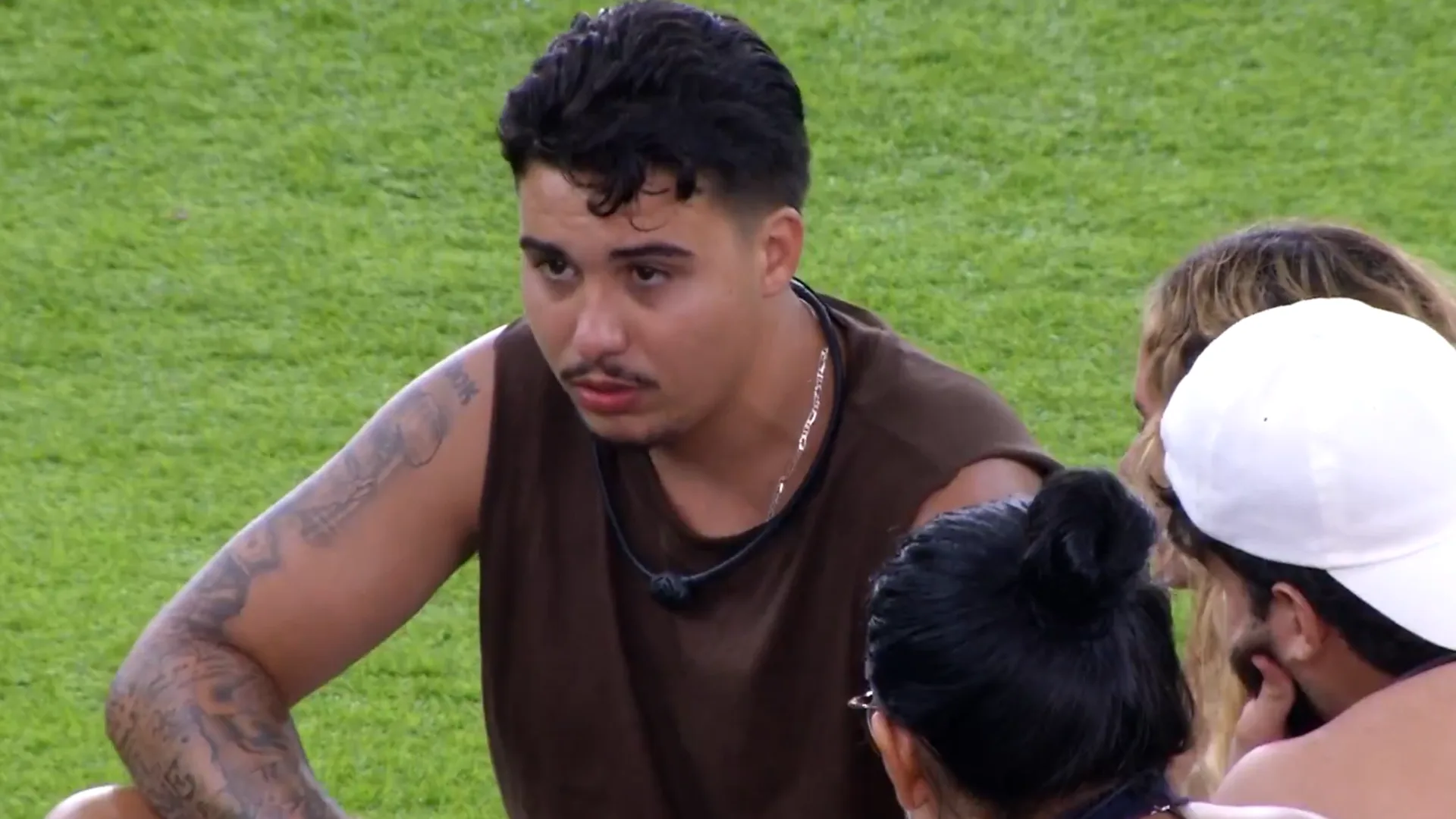 BBB 26: Pedro reúne brothers e fala pela 8ª vez que traiu a esposa BBB 26: Pedro reúne brothers e fala pela 8ª vez que traiu a esposa