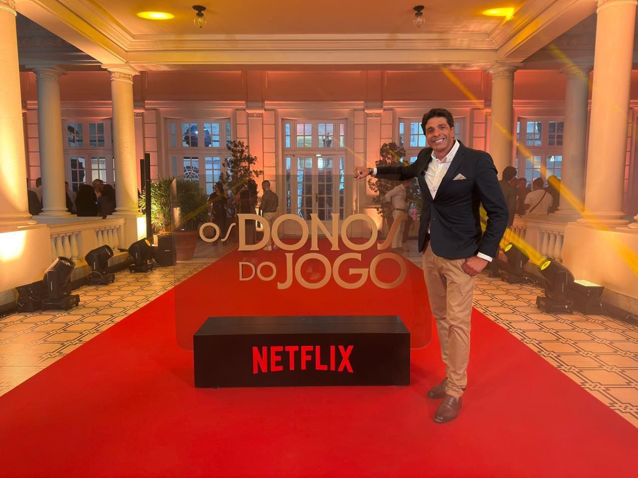 Miguel Tavares vive grande fase na carreira com destaque na Netflix e novo espetáculo no teatro