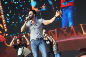 Gusttavo Lima estende festa até o amanhecer e prepara churrasco para público em Barretos