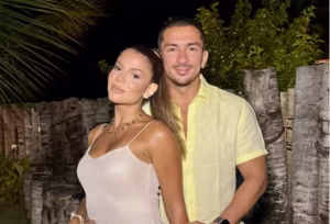Hariany Almeida surge em clima de romance com irmão de Anitta na virada do ano