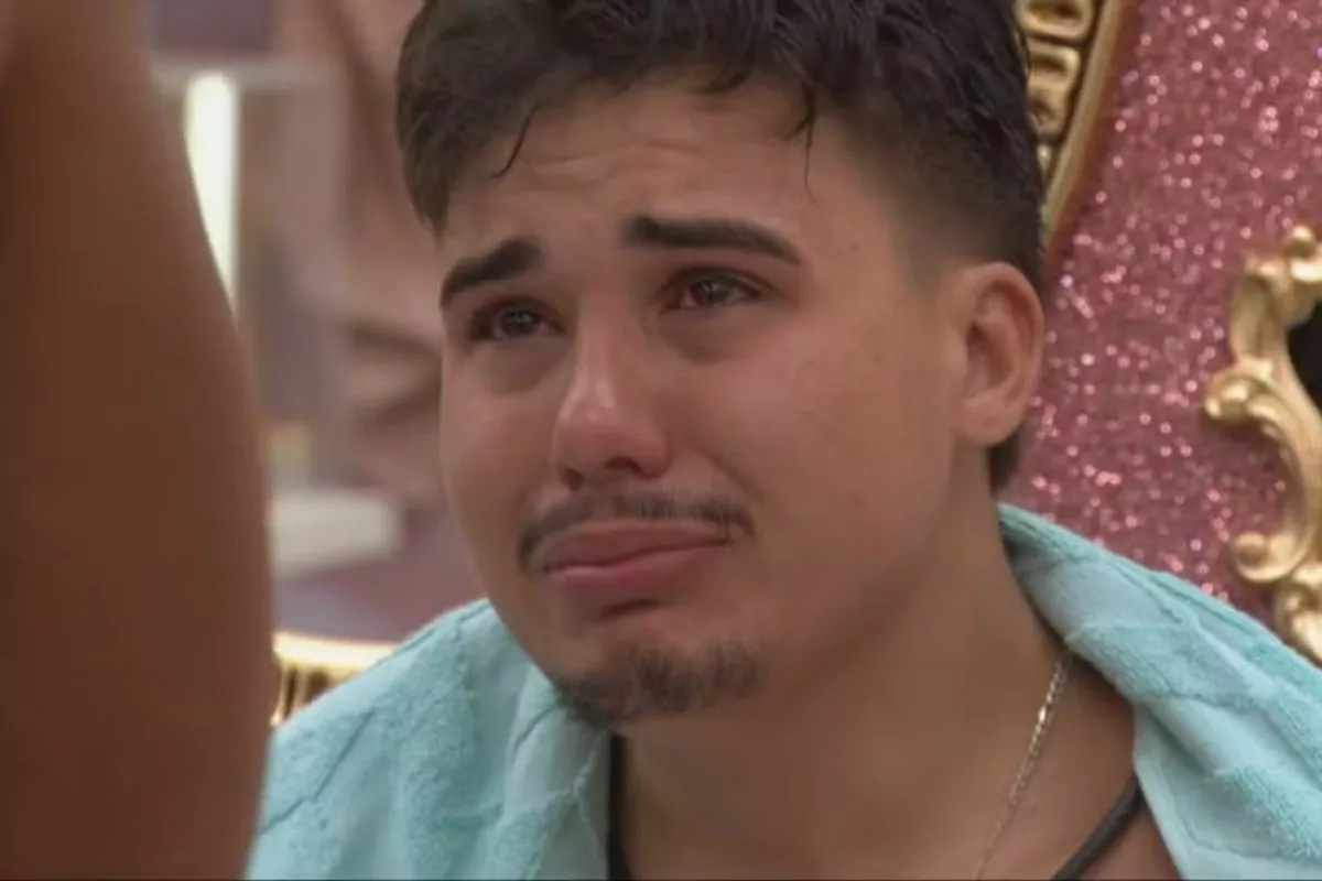 Pedro fica nu no BBB 26 e cena irrita internautas: 'Desesperado pra aparecer' Pedro fica nu no BBB 26 e cena irrita internautas: 'Desesperado pra aparecer'