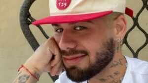 Zé Felipe surpreende ao dizer para quem daria flores em show