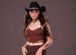 Gabriella Kemilly a DJ que agita as pistas com eletrocountry