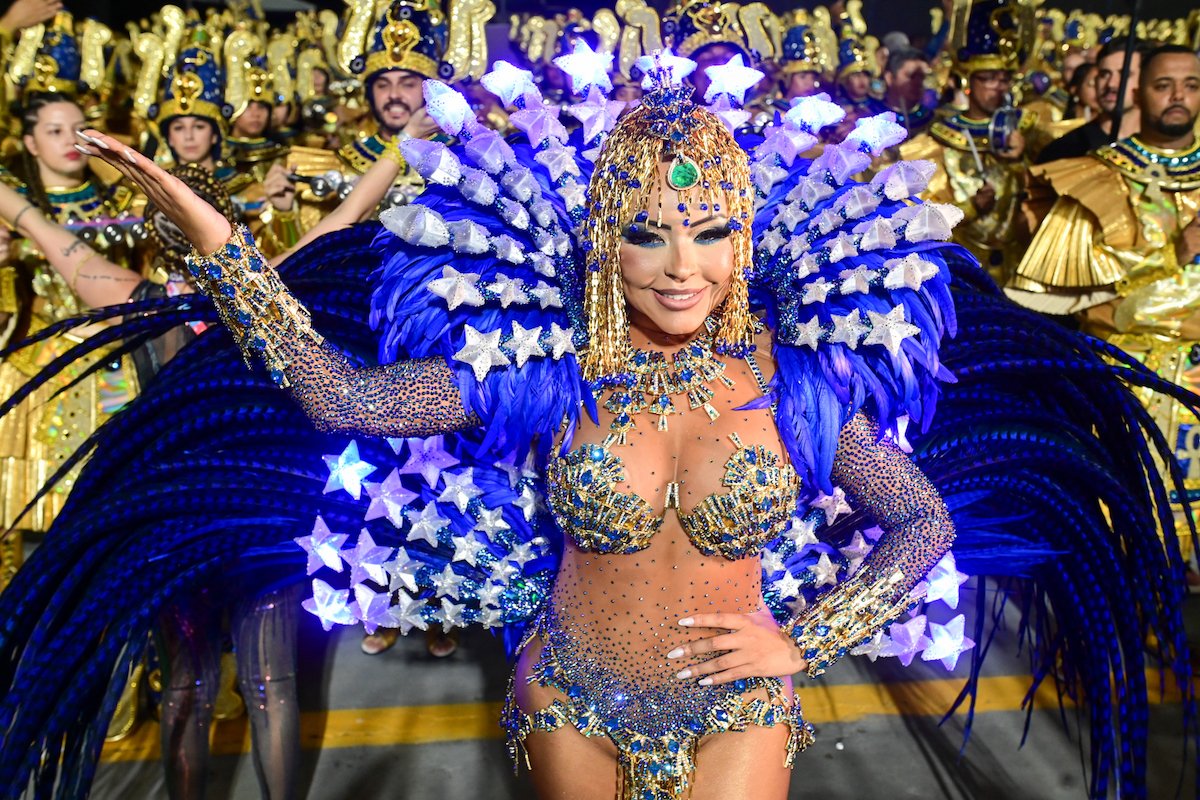 Ana Beatriz Godoi, Rainha da Rosas de Ouro, comenta rebaixamento e união da comunidade