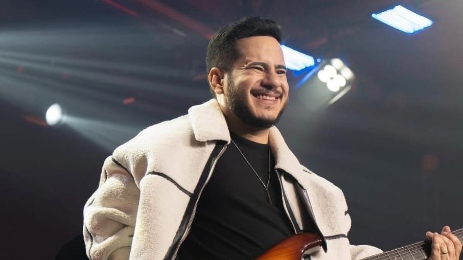 Kimura Guitta consolida carreira como pioneiro do DJ com guitarra no Brasil Kimura Guitta consolida carreira como pioneiro do DJ com guitarra no Brasil