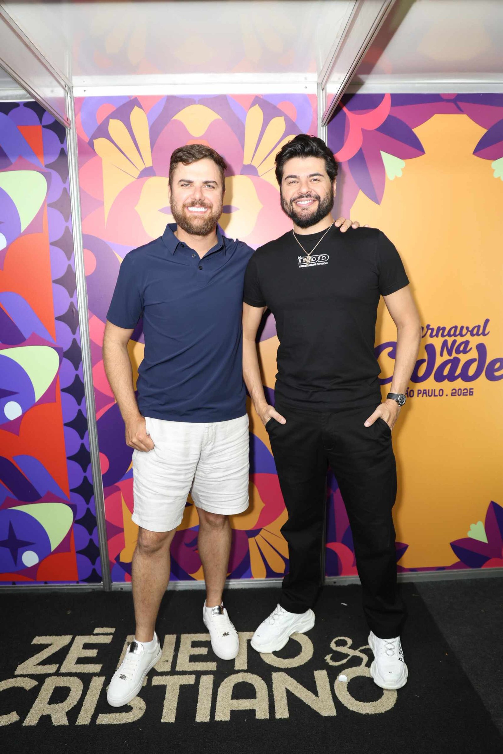 Zé Neto relembra luta contra depressão e emociona ao falar sobre fé e superação 24 Zé Neto & Cristiano posam antes de show no Carnaval na Cidade em SP