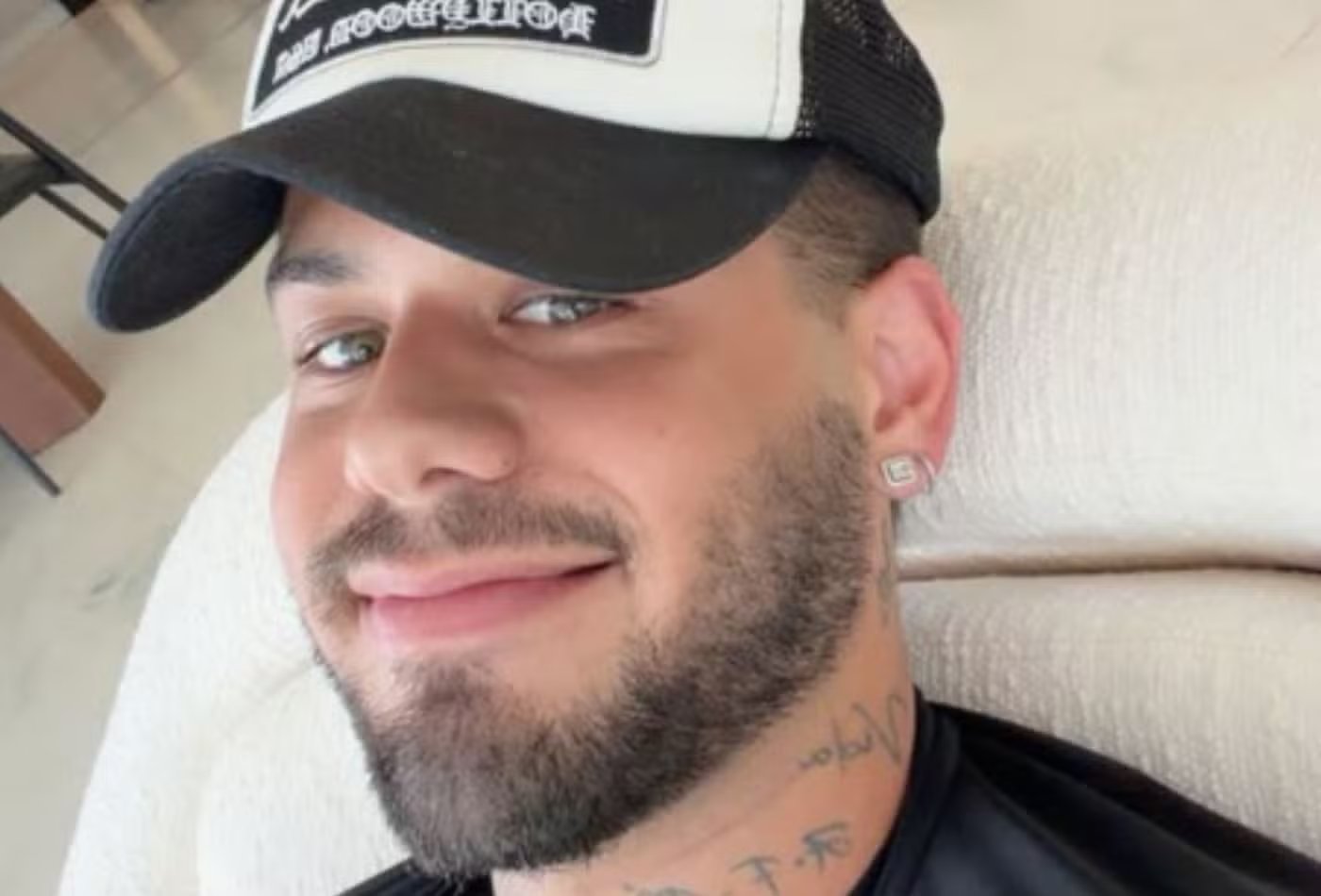 Polêmica com Leonardo e neto gera reação de Zé Felipe após críticas nas redes Zé Felipe responde fã sobre término e dá “receita” inusitada nas redes