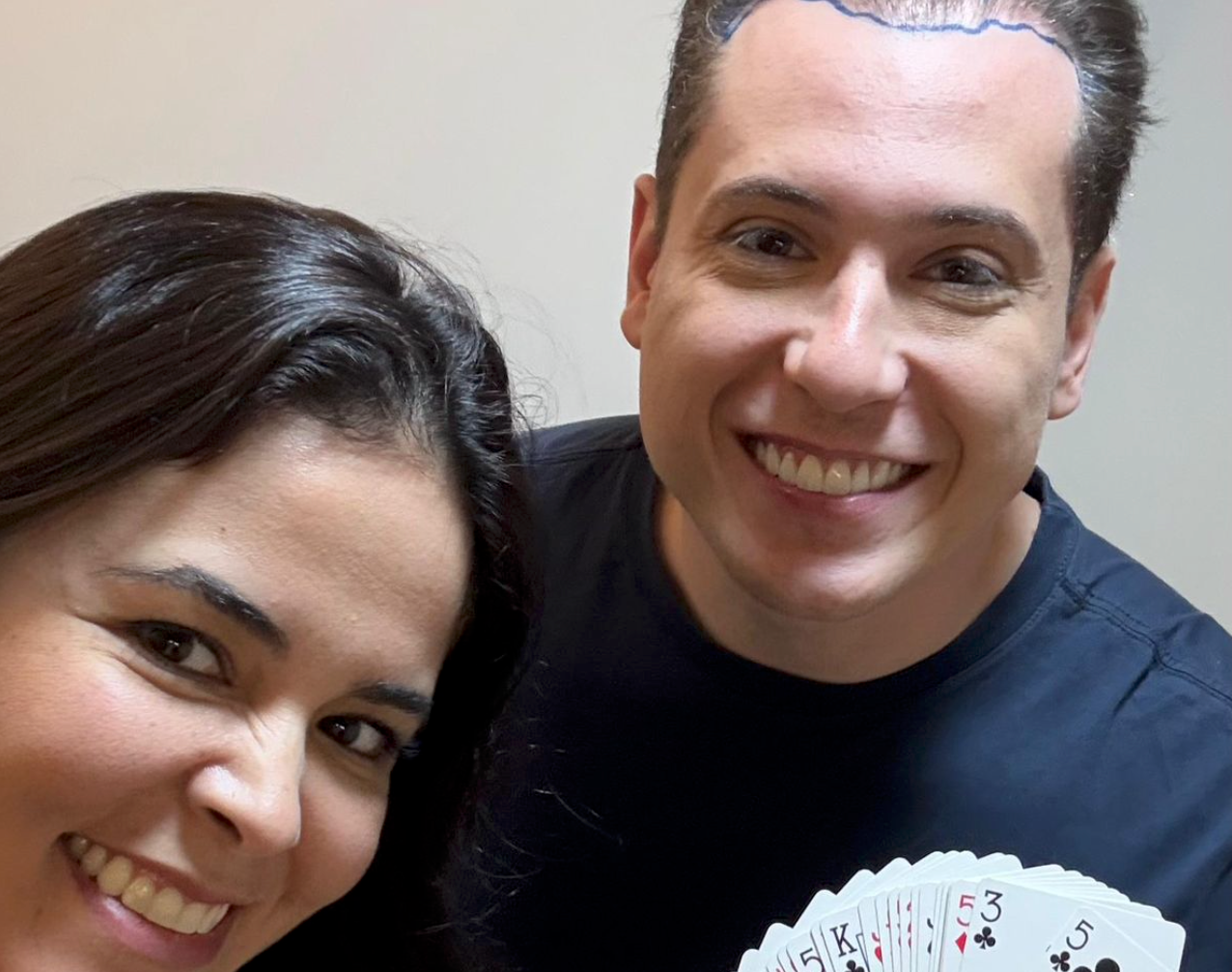 Ilusionista Klauss viaja mais de 1000 km para realizar transplante capilar