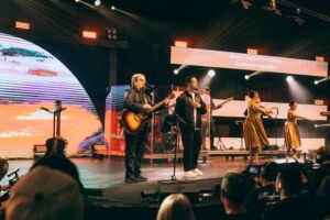Asaph Borba lança nova versão de ‘Jesus Em Tua Presença’ com participação especial