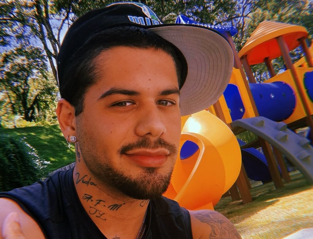 Zé Felipe surpreende fãs com gesto para Virginia e Ana Castela em show Zé Felipe surpreende fãs com gesto para Virginia e Ana Castela em show
