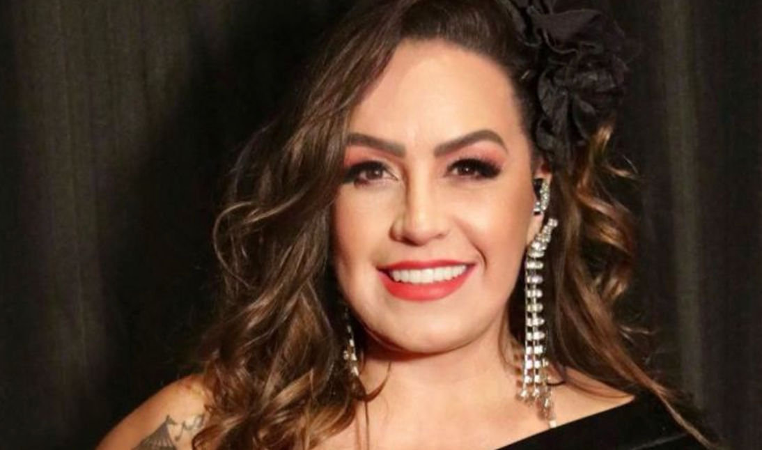 Gina Garcia sobe ao palco com a banda Ultra Soul em show especial no Bourbon Street Gina Garcia sobe ao palco com a banda Ultra Soul em show especial no Bourbon Street
