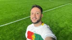 Demitido do emprego CLT, jornalista foca na internet e hoje revela bastidores de clubes 