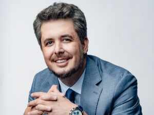 Tiago Zanolla ex-servidor público cria edtech que leva 21 mil adultos ao ensino superior