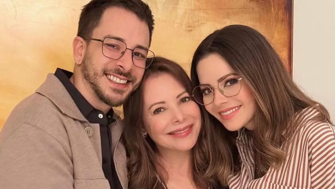 Sandy posta foto com Junior e a mãe, e presta homenagem Sandy posta foto com Junior e a mãe, e presta homenagem