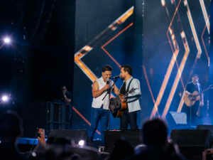 Zezé Di Camargo e Luciano emocionam público no festival “Histórias” em Brasília