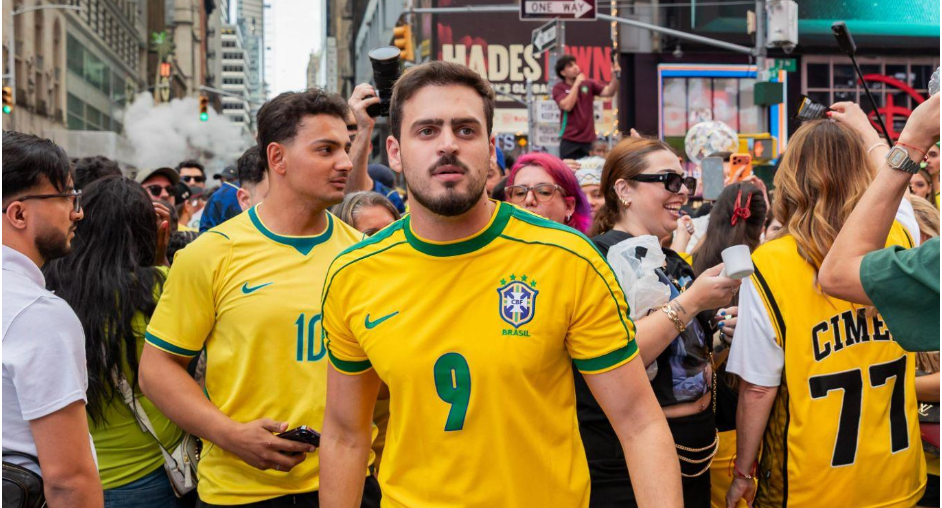 Jon Vlogs visita a maior coleção privada de Ferraris do mundo em Miami 8 Jon Vlogs na Times Square - Créditos: Equipe JV - Jp Braga e Flavio Audacia