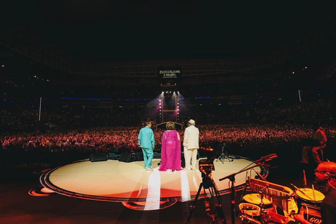 Alcione, Zeca Pagodinho e Jorge Aragão reúnem fãs em show histórico em São Paulo 34 O Maior Encontro do Samba @bmaisca Show Principal Henrique 6 1