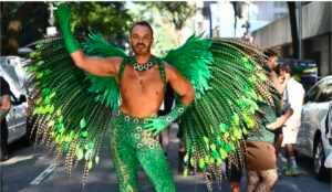 Guilherme Cenedezi distribui mais de 5 mil brindes na Parada LGBT+ de SP