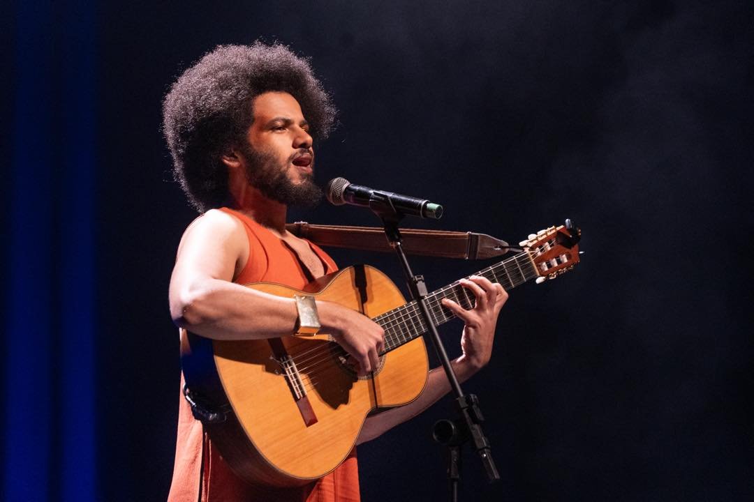 Ciro Belluci estreia a turnê “Coreografias do Improviso” com shows que unem MPB e teatralidade 26 25 12 05 Cultura Encontro Musica Mineira Apresentacoes Palladium Dunia Catelli 30