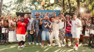 Di Propósito une pagode e sertanejo no novo audiovisual “Feliz no Simples”, gravado no Rio de Janeiro