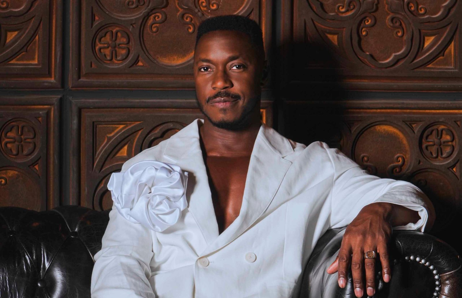 Tiago Barbosa retorna ao Brasil para protagonizar Ópera do Malandro 18 Thiago Barbosa -Crédito: Yei Phillip