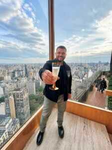 Anderson Alexandre celebra 38 anos no Terraço Itália e reforça propósito nas redes