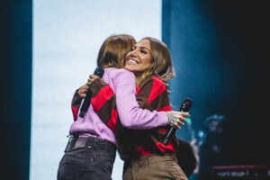 Julliany Souza anuncia “A Cristo Seja A Glória” em parceria com Gabriela Rocha