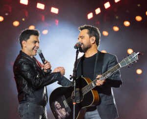 Em Goiânia, Zezé Di Camargo e Luciano mostram hits no Festival “Histórias” com coro do público