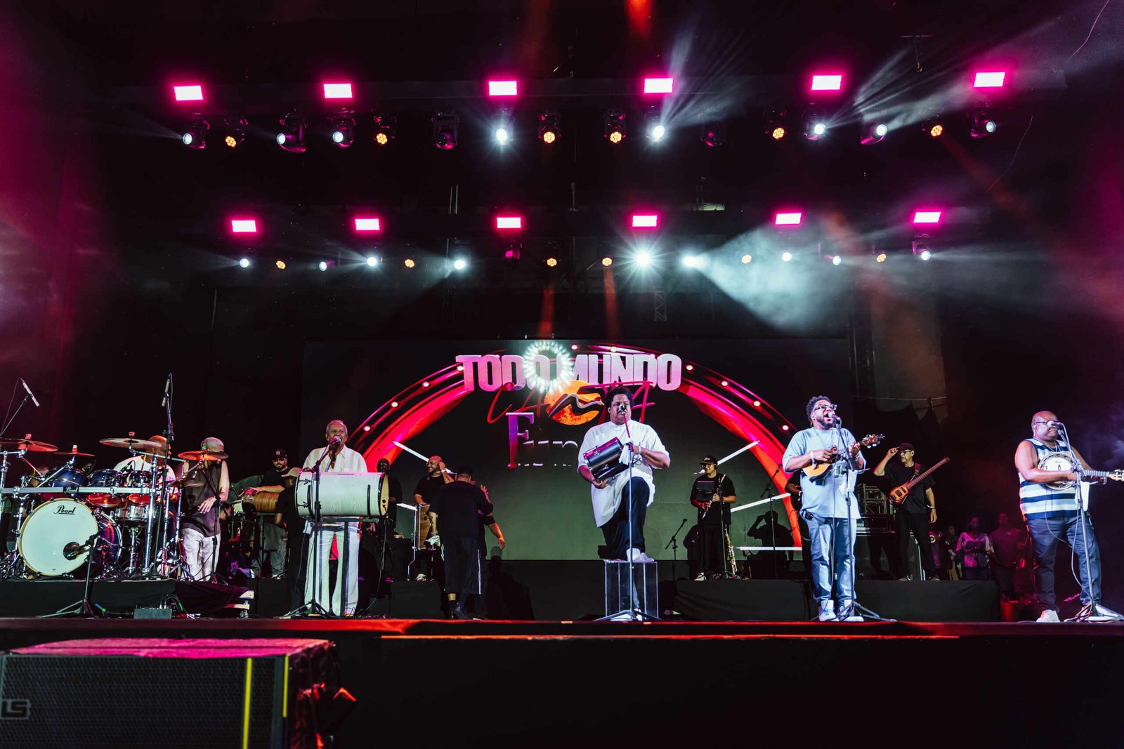 Samba Brasil 20 anos: o encontro de gerações que fez Fortaleza cantar até amanhecer 12 Samba Brasil 289 scaled