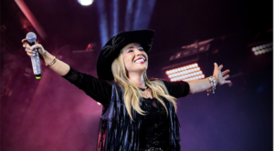 Elis Justi é a artista mais tocada do Brasil no mês de agosto e prepara lançamento de audiovisual