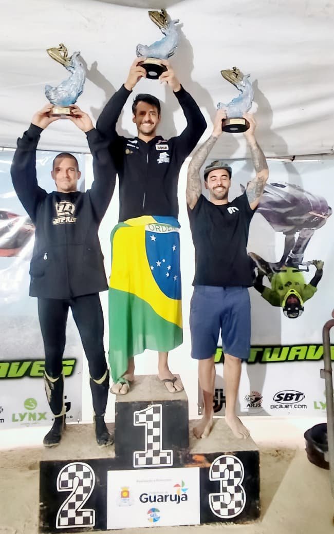 Bruno Jacob brilha no Guarujá e amplia vantagem na liderança do Sul-Americano de Jet Waves 24 WhatsApp Image 2026 08 31 at 21.04.41 1