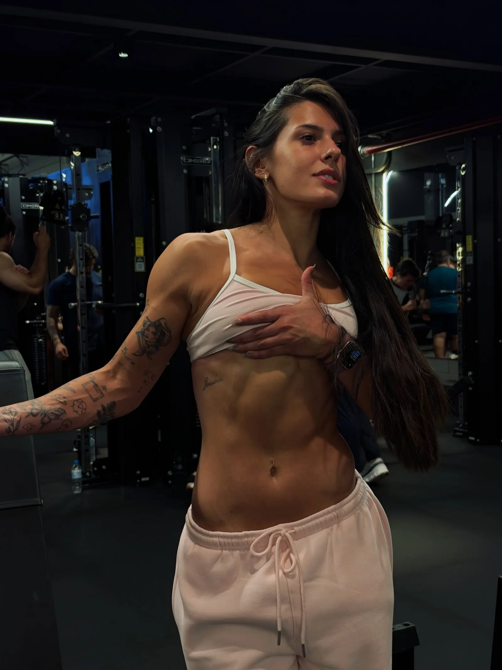 1790990411 465 Ana Castela agita web ao postar foto exibindo corpo sarado