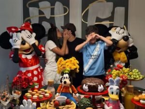 Gabriela Versiani surpreendeu o filho de Murilo Huff e Marília Mendonça durante viagem aos EUA